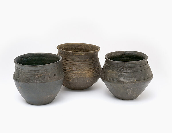 Keramiktöpfe die in einem Grab bei Gelchsheim und Neubrunn gefunden wurden