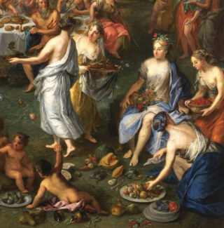 Eine farbenfrohe Darstellung einer festlichen Szene mit mehreren Frauen, die traditionelle Kleidung tragen, während sie Früchte und Speisen auf einem Boden arrangieren. Im Hintergrund sind weitere Gäste und eine üppige Tischdekoration zu sehen.