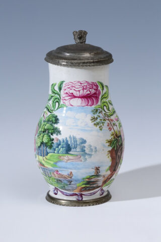 Eine schön bemalte Kanne