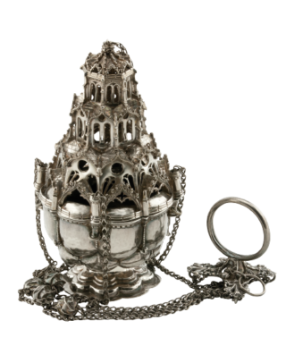 Weihrauchfass, Silber mit vielen Details. Es symbolisiert mit Türmchen und Fensterchen das Heilige Jerusalem.